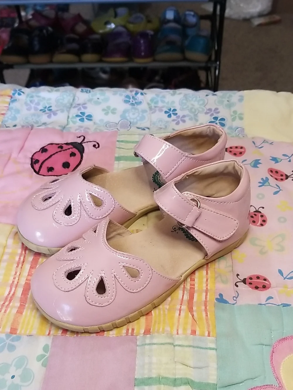 Livie & Luca Pink Patent Leather Mary Jane Size 10 OG Strap, Wavy Sole Petals